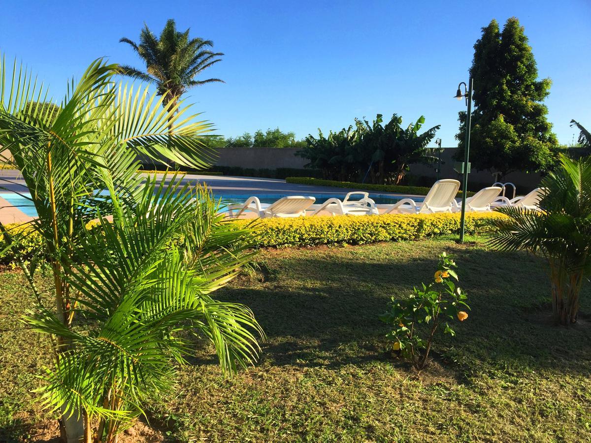 Los Jazmines Hotel Resort Warnes Eksteriør bilde