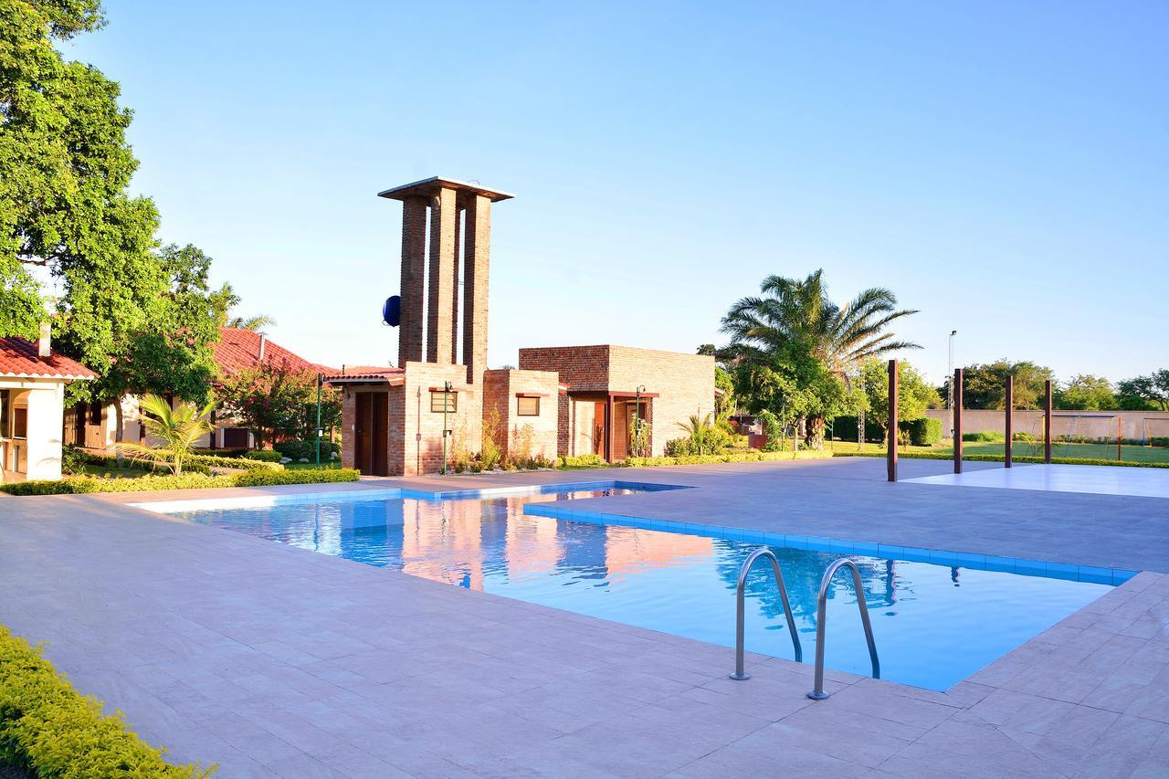Los Jazmines Hotel Resort Warnes Eksteriør bilde
