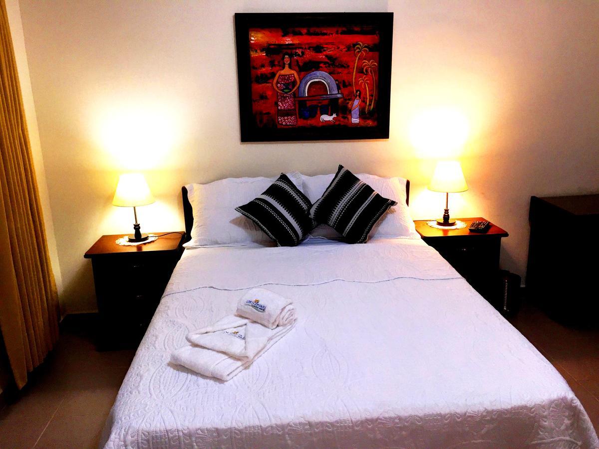 Los Jazmines Hotel Resort Warnes Eksteriør bilde