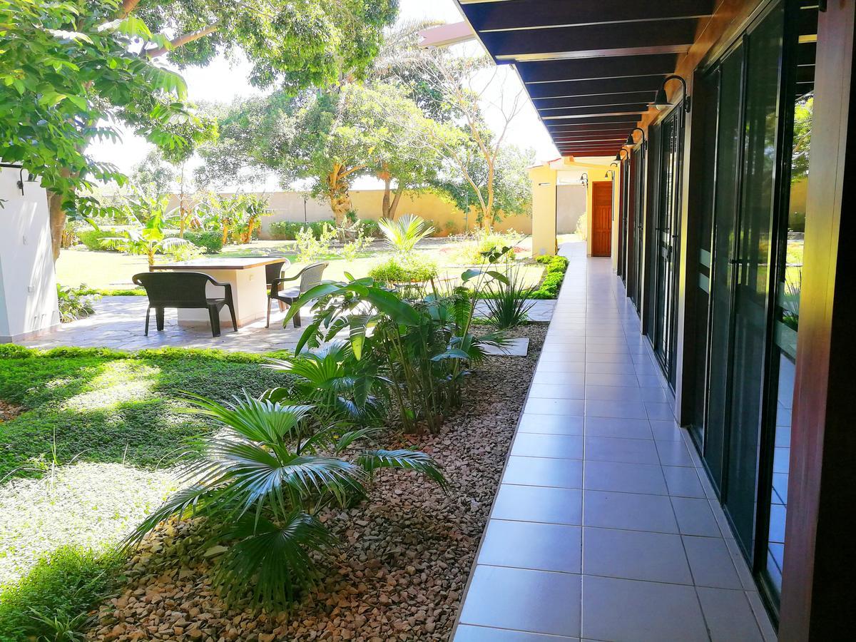 Los Jazmines Hotel Resort Warnes Eksteriør bilde