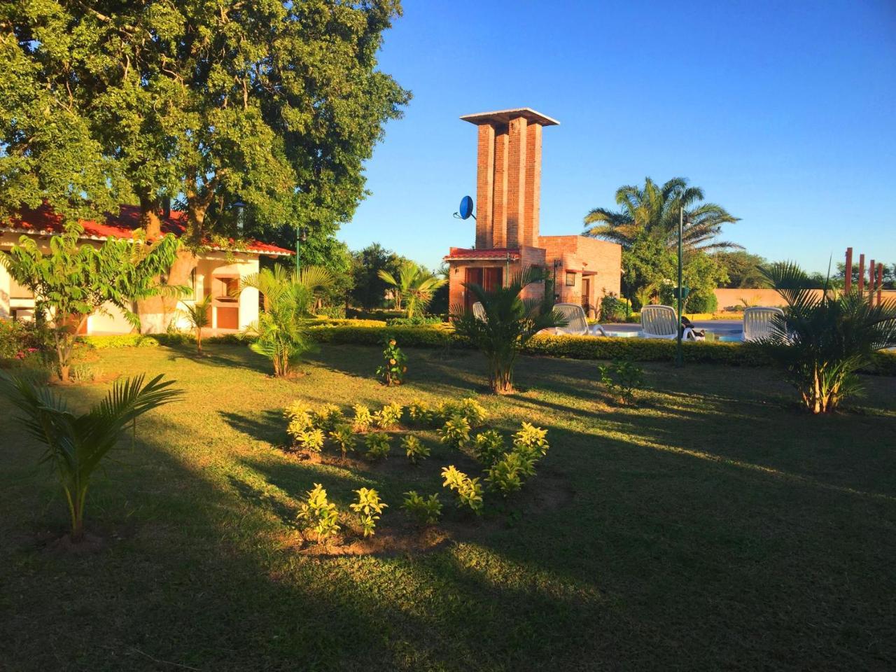 Los Jazmines Hotel Resort Warnes Eksteriør bilde